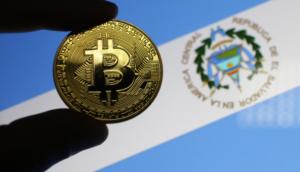 Presidente de El Salvador doa 2 BTC para ajudar a construir 1.000 escolas em Honduras 