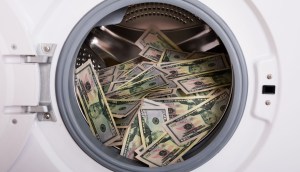 Lavadora lavando dinheiro