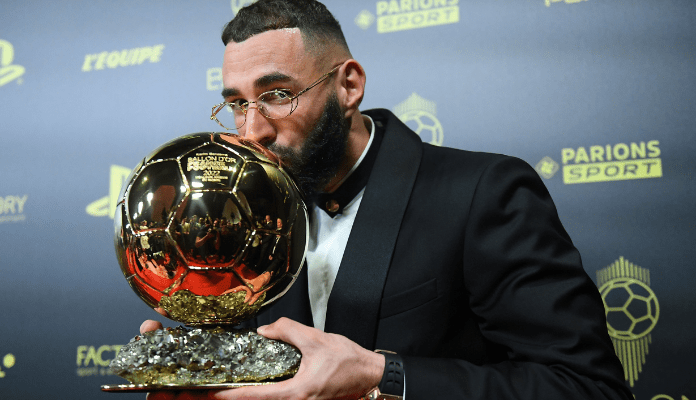 Benzema, vencedor da cerimônia Bola de Ouro de 2022