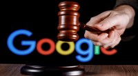 Mão sugere bater mertelo da justiça- em um fundo escuro o logo Google