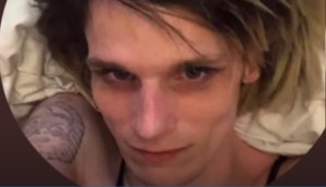 Paige hacker Q13 News reprodução youtube