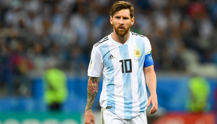 Lionel Messi jogador de futebol durante partida pela seleção da Argentina