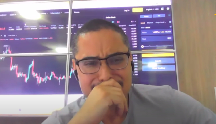 Youtuber de criptomoedas Rodrigo Miranda chora em live