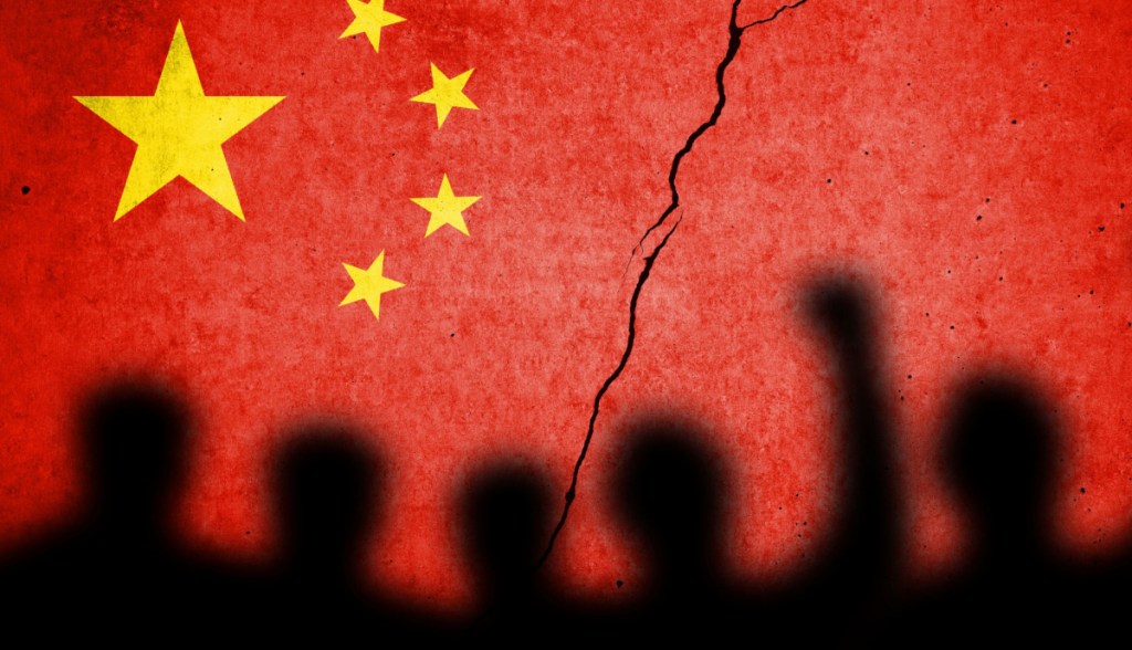 Sombras na frente de uma bandeira da China