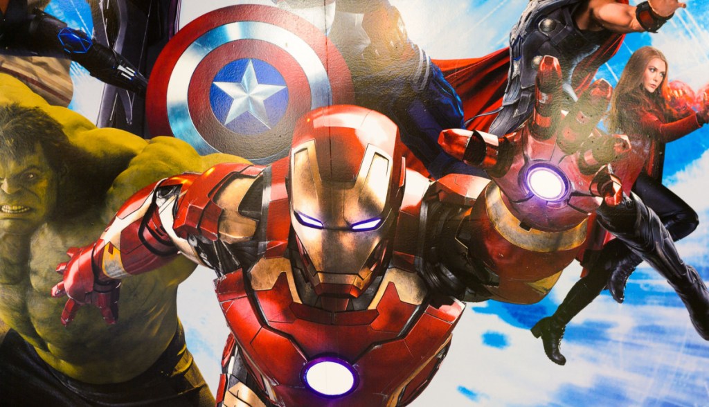 cartaz com imagens dos Vingadores da Marvel