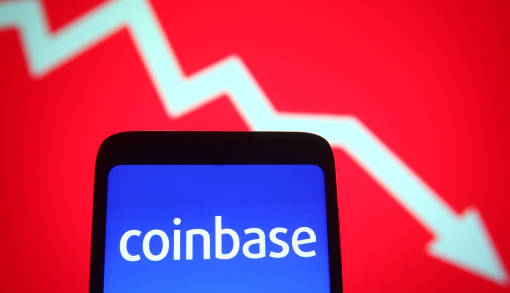 Imagem da matéria: Agência de classificação de crédito rebaixa ações da Coinbase (COIN)