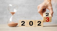 Ampulheta mostra mudança de ano 2022 para 2023