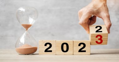 Ampulheta mostra mudança de ano 2022 para 2023