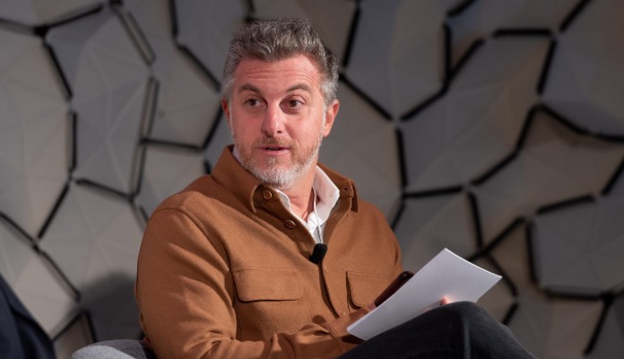 Imagem da matéria: Luciano Huck processa criadores de "Robô Trader Mágico" por uso indevido de imagem