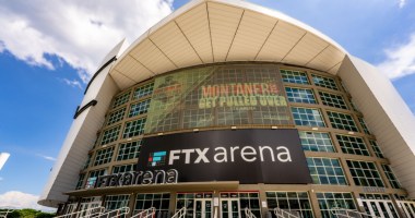 Visão frontal do estádio FTX Arena