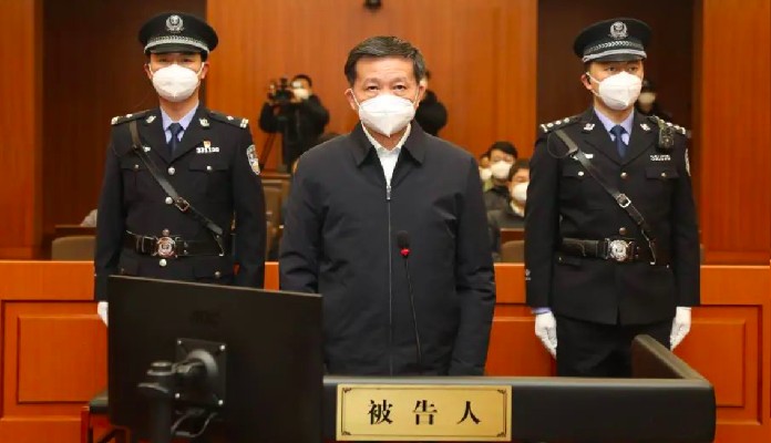 Xiao Yi diante do tribunal chinês - Reprodução Weixin