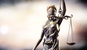 Imagem da matéria: Justiça interrompe processos civis contra criador da FTX até fim de inquérito criminal