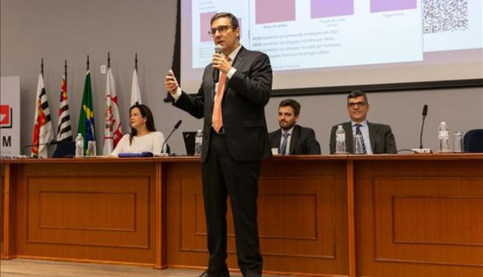 Imagem da matéria: Juízes em formação recebem aula sobre criptomoedas e blockchain em São Paulo