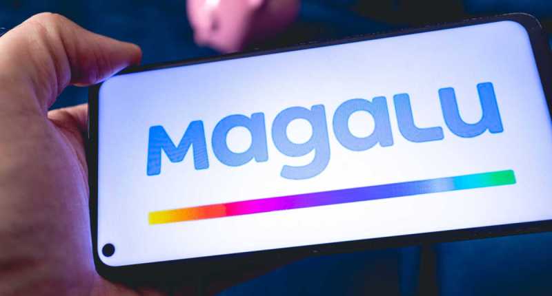 Tela de celular com logotipo do Magalu
