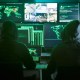 hackers em frente a computadores