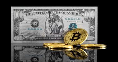 BTC bitcoin na frente de nota de dólar de 1 milhão