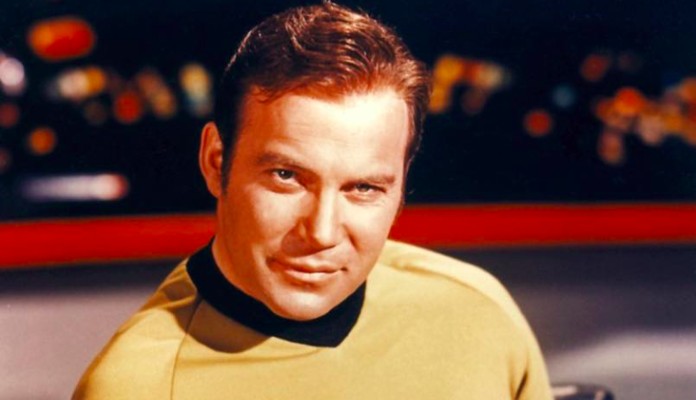William Shatner no papel do Capitão Kirk de Star Trek