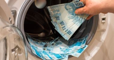 Notas de 100 reais retiradas de lavadora de roupas