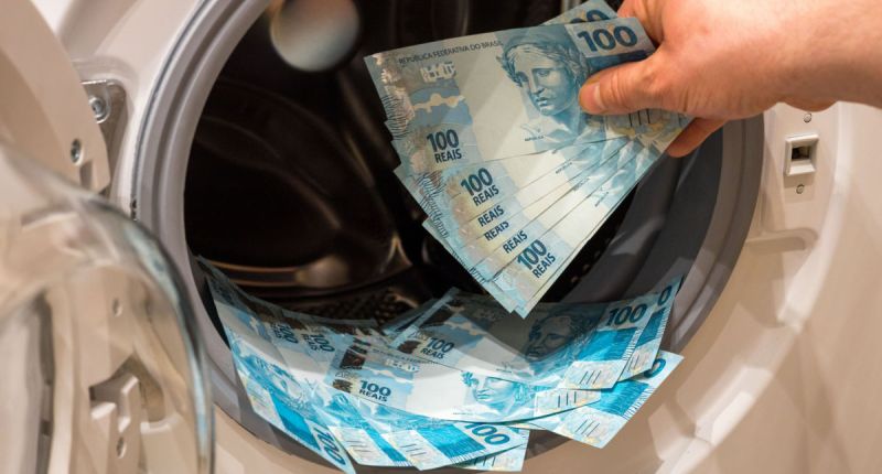 Notas de 100 reais retiradas de lavadora de roupas