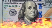 Simulação de nota de dólar pegando fogo