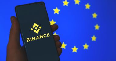 Imagem da matéria: Binance perde parceiro bancário na Europa e apressa usuários a converter fundos
