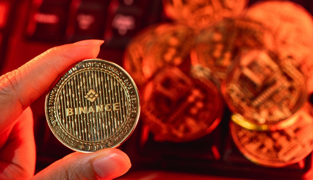 Imagem da matéria: Binance encerra serviço de pagamentos cripto para empresas