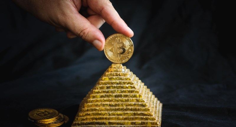 piramide financeira criptomoedas