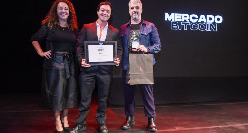 Imagem da matéria: Mercado Bitcoin é vencedor do prêmio Innovative Workplaces 2023, do MIT Technology Review Brasil