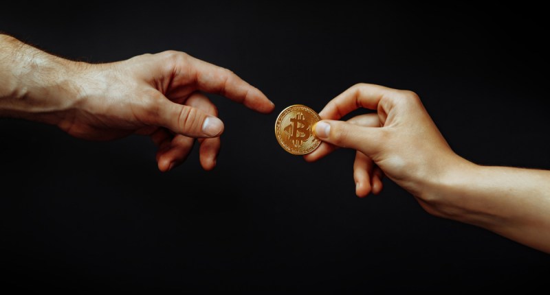Imagem da matéria: Mineradores enviam número recorde de Bitcoin para corretoras e deixam mercado em alerta