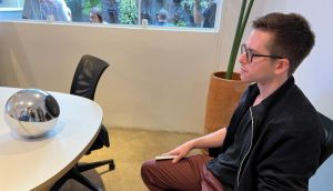 orb pessoa mesa metal