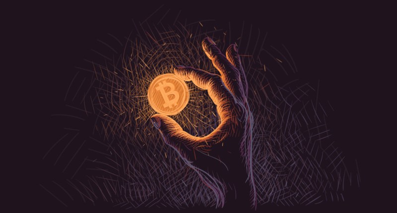 Ilustração mostra mãos segurando moeda de bitcoin entre o polegar e o indicador