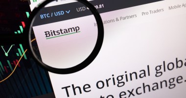 Lupa por sobre o logotipo da Bitstamp