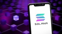 Celular mostra logotipo da Solana