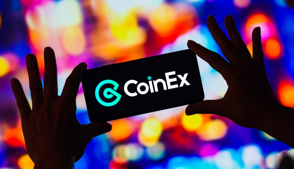 Imagem da matéria: Corretora suspende saques após hacker roubar criptomoedas