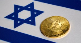 bandeira de israel com moeda de bitcoin em cima