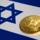 bandeira de israel com moeda de bitcoin em cima