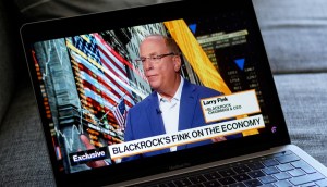 Imagem da matéria: CEO da BlackRock diz que alta do Bitcoin com boatos de ETF prova "interesse reprimido em criptomoedas"