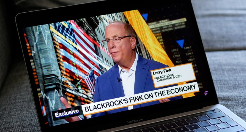 Imagem da matéria: CEO da BlackRock diz que alta do Bitcoin com boatos de ETF prova "interesse reprimido em criptomoedas"