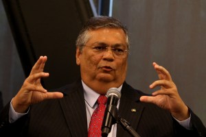 Imagem da matéria: Ministro da Justiça recebe relatório da CPI das Pirâmides e dá sinal verde para PF seguir com investigações