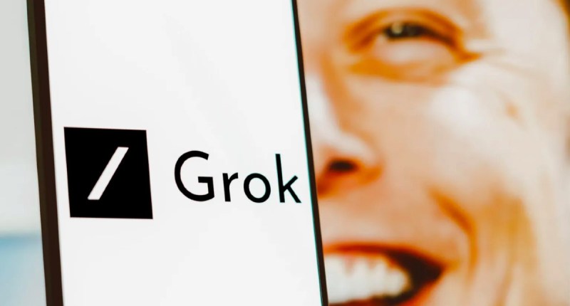 Montagem logotipo Grok com rosto de Elon Musk-Reprodução