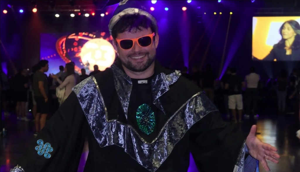 Udi Wertheimer, da Taproot Wizards fantasiado de mago