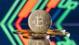 Imagem da matéria: Manhã Cripto: Bitcoin (BTC) recupera os US$ 43 mil e Polygon (MATIC) decola 20% com traders de olho em novas máximas