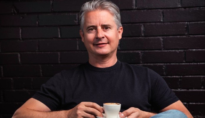 Andrea Zanon posa para foto