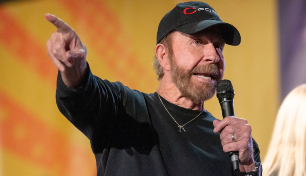 Imagem da matéria: Empresa cripto promovida por Chuck Norris deixa investidores em prejuízo bilionário