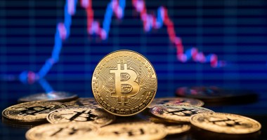 Imagem da matéria: Manhã Cripto: Bitcoin (BTC) recua após maior ganho mensal em 4 anos; Donos da Braiscompany são presos