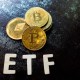 moedas de bitcoin e letras ETF