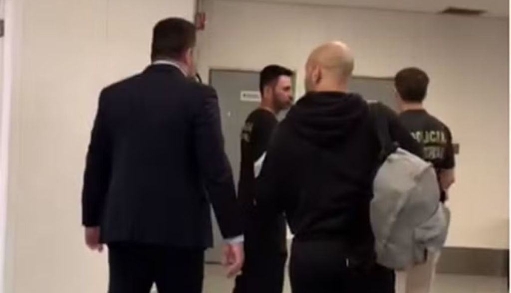 Imagem da matéria: Golpistas que se inspiravam no "Lobo de Wall Street" são deportados para o Brasil