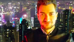 O russo-sueco Roman Sterlingov posa para foto