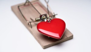 coração preso a uma ratoeira