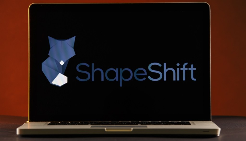 Imagem da matéria: Reguladores dos EUA aplicam multa de R$ 1,3 milhão em exchange que não exigia KYC